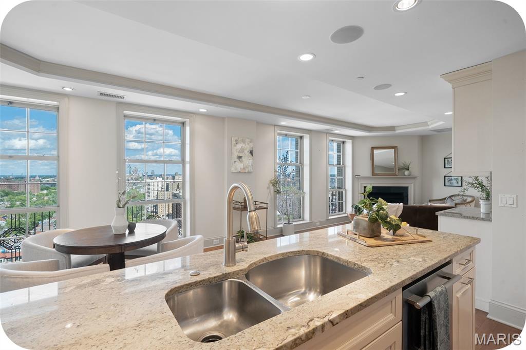 232 N Kingshighway Boulevard Unit: 2201