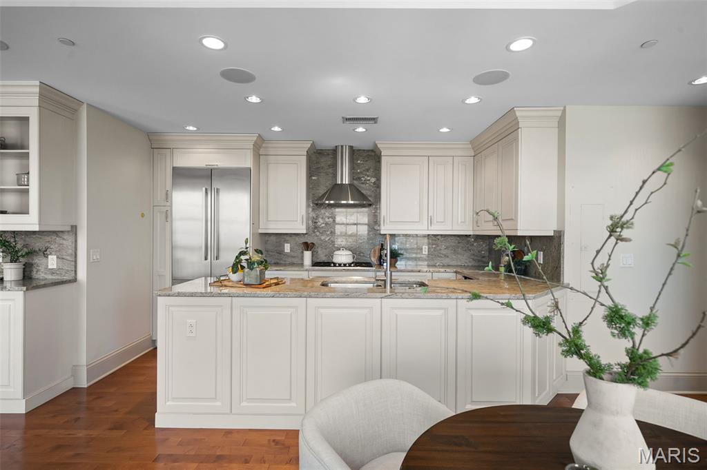 232 N Kingshighway Boulevard Unit: 2201