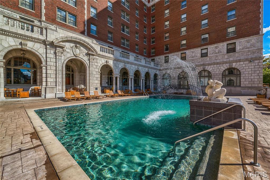 232 N Kingshighway Boulevard Unit: 2201