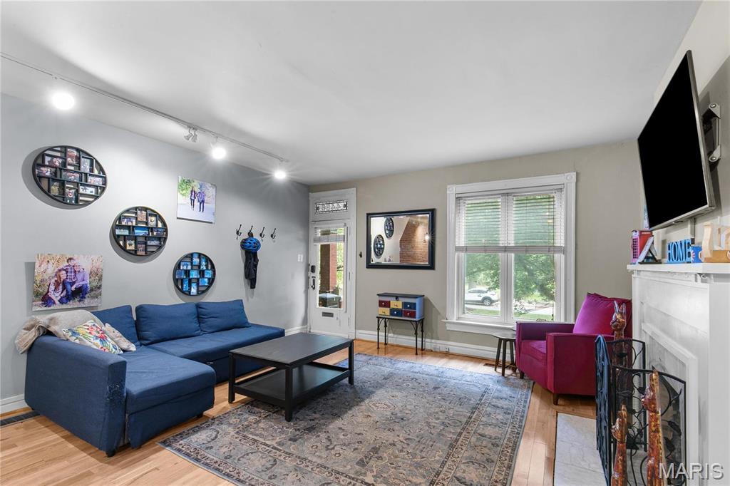 4486 Laclede Avenue Unit: 4486