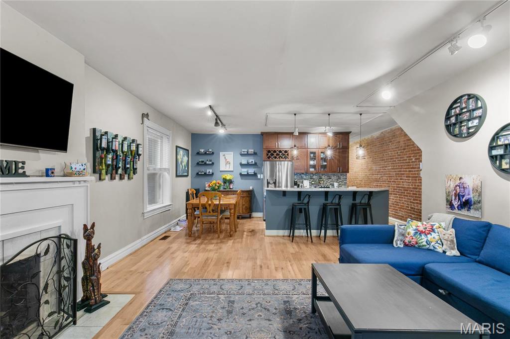 4486 Laclede Avenue Unit: 4486
