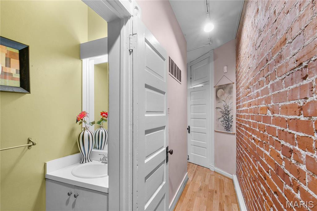 4486 Laclede Avenue Unit: 4486