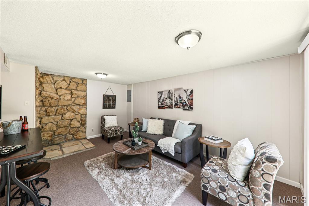 11111 Whispering Oaks Drive