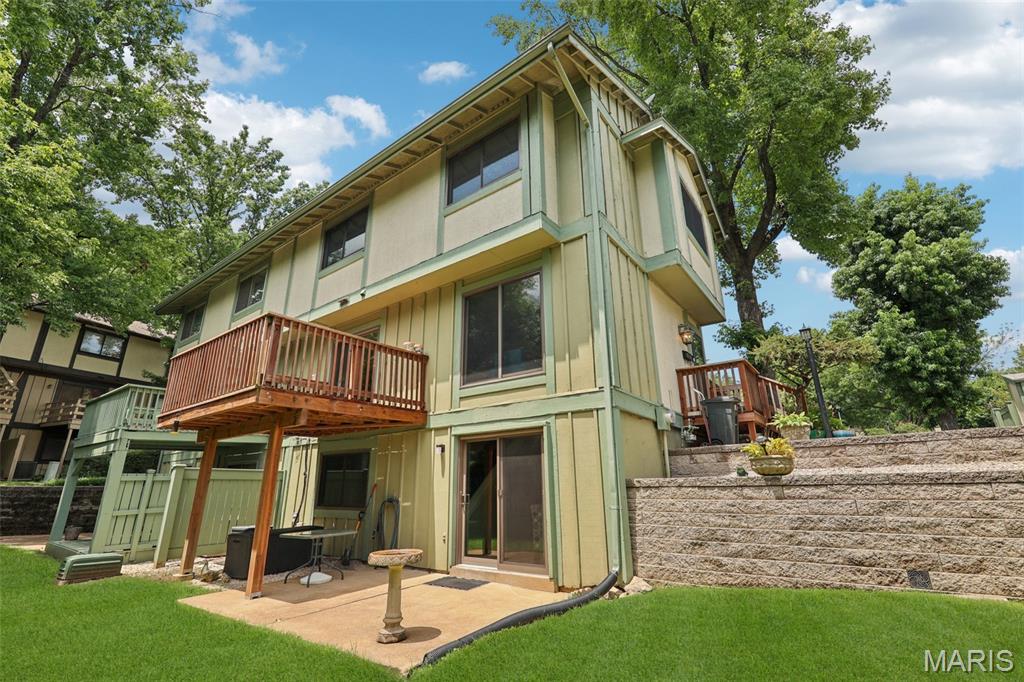 11111 Whispering Oaks Drive