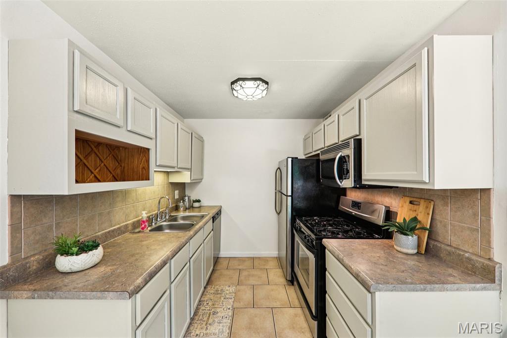 11111 Whispering Oaks Drive