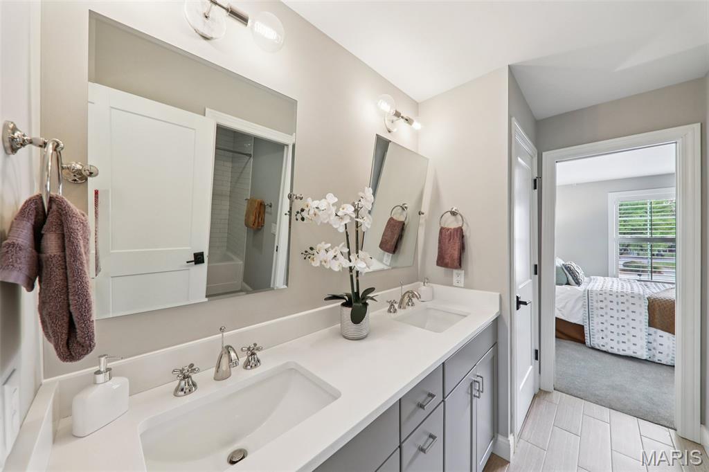 115 Ladue Pine Woods Place