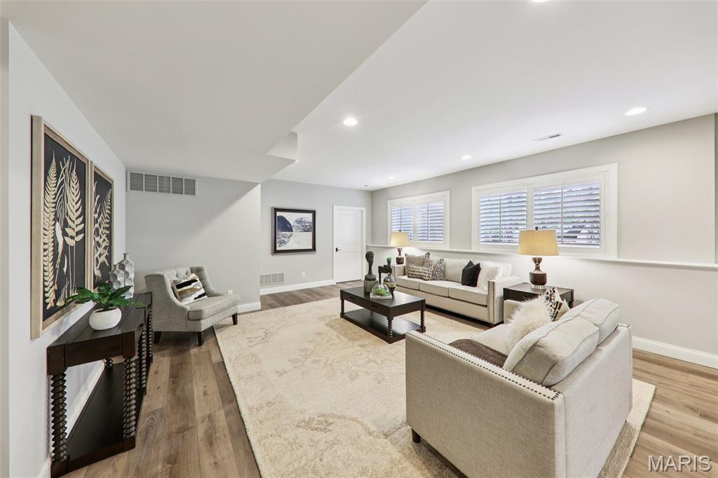 115 Ladue Pine Woods Place