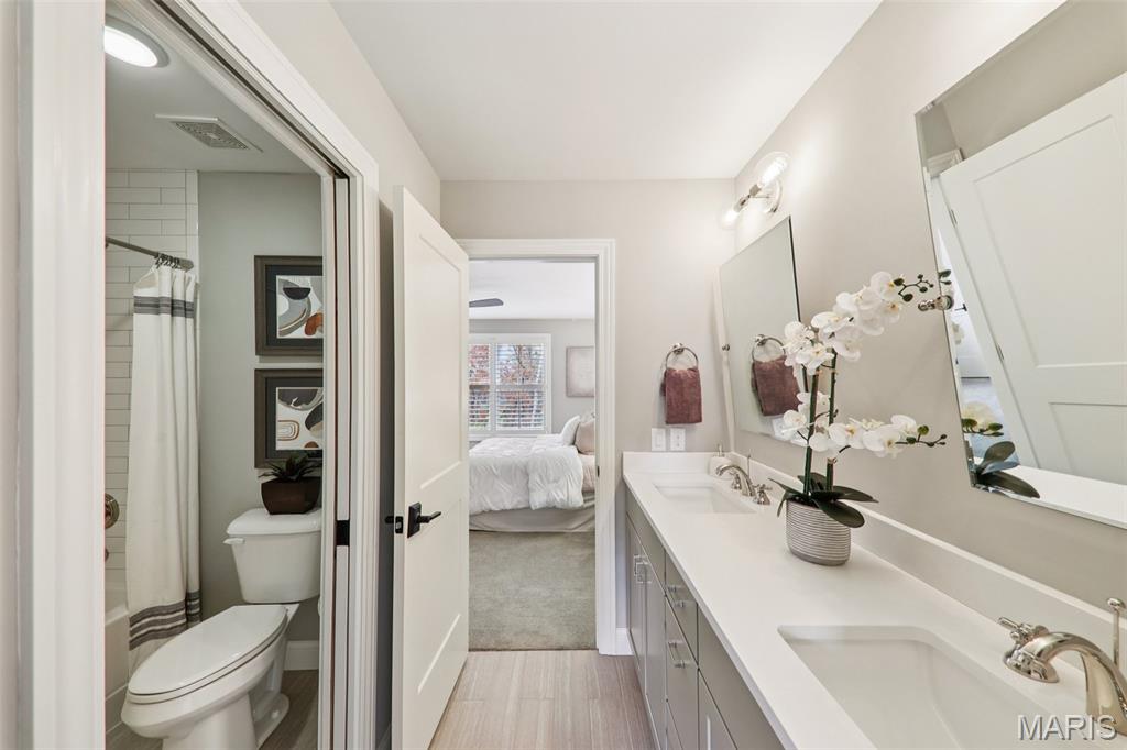 115 Ladue Pine Woods Place