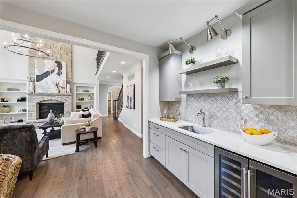 115 Ladue Pine Woods Place