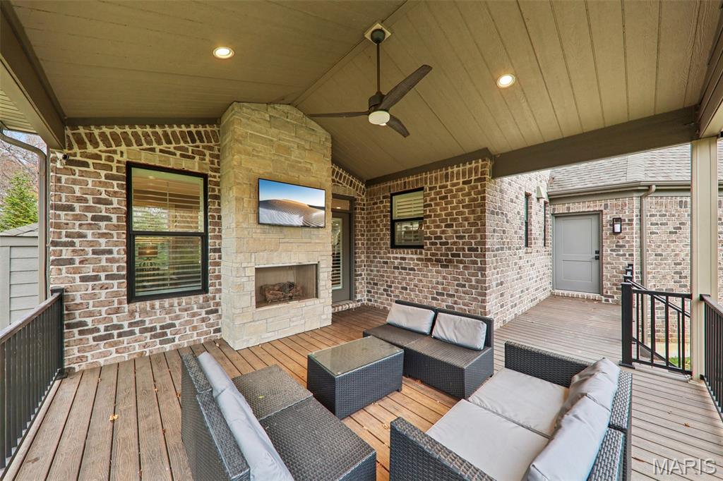 115 Ladue Pine Woods Place