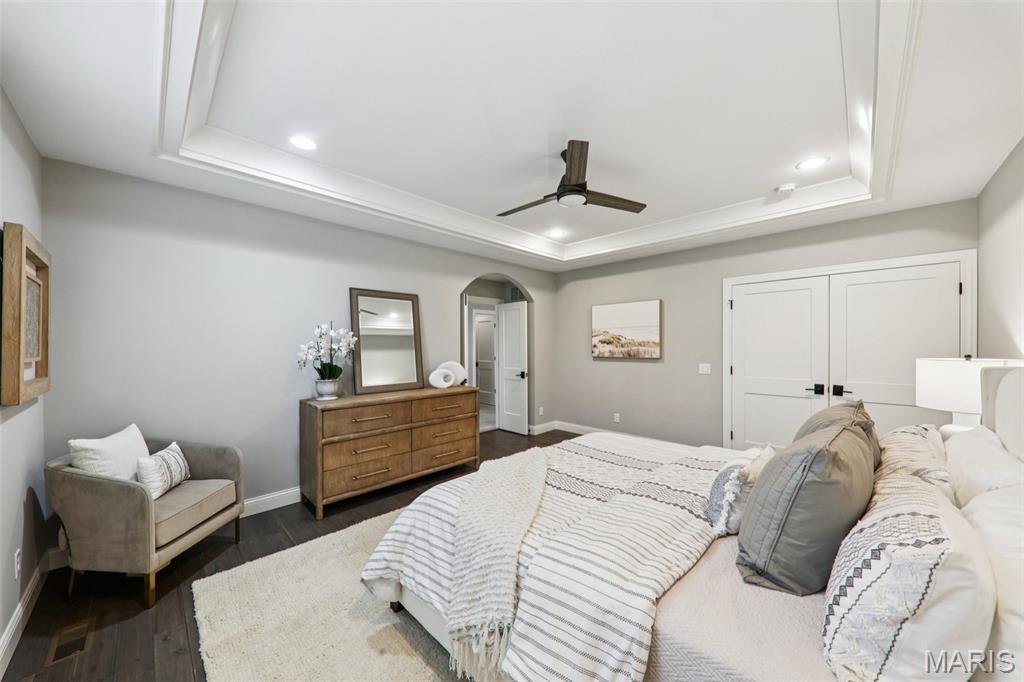 115 Ladue Pine Woods Place