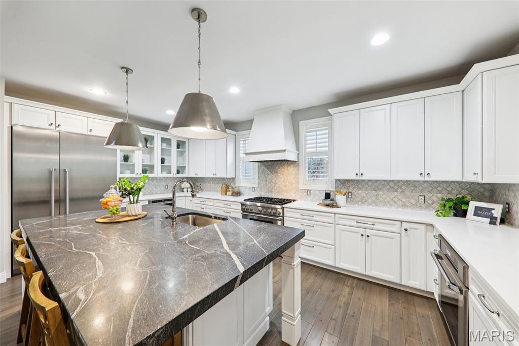 115 Ladue Pine Woods Place