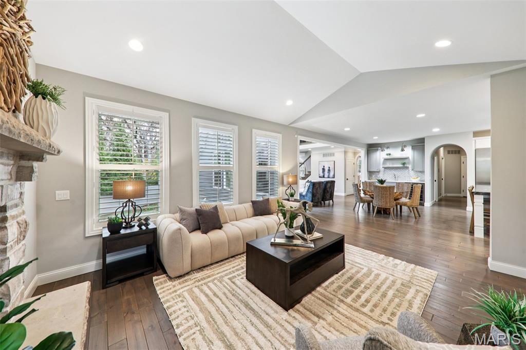 115 Ladue Pine Woods Place