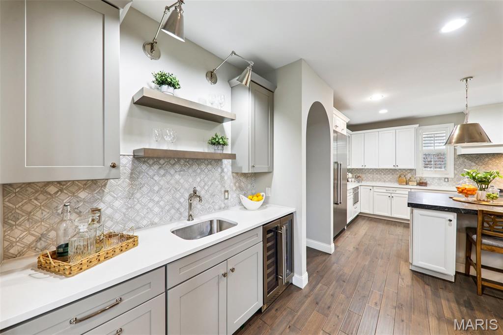 115 Ladue Pine Woods Place