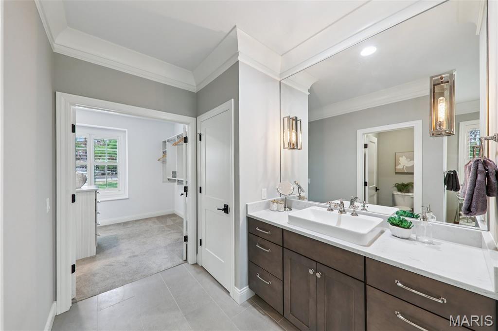 115 Ladue Pine Woods Place