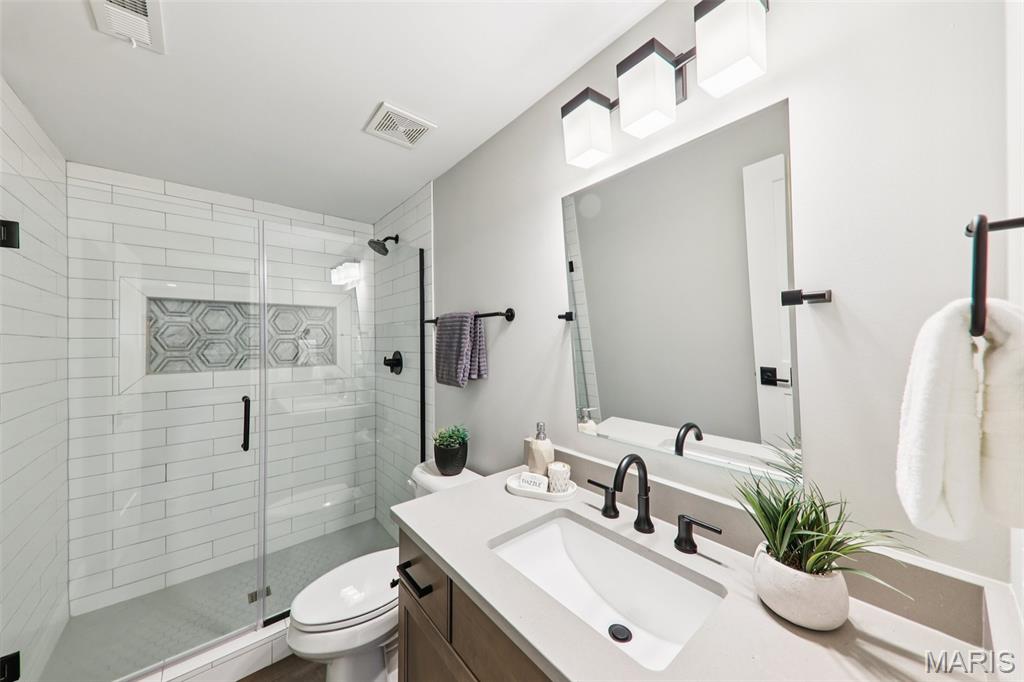 115 Ladue Pine Woods Place