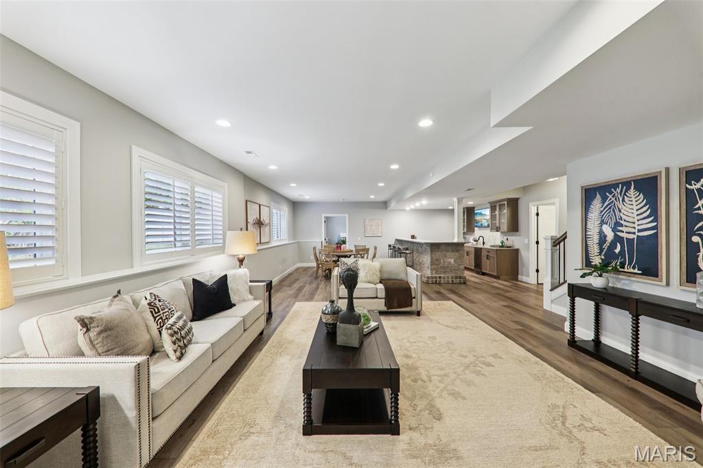 115 Ladue Pine Woods Place