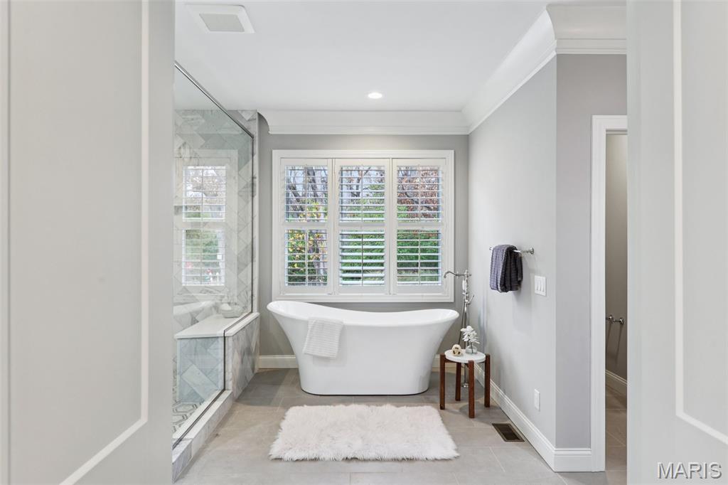 115 Ladue Pine Woods Place