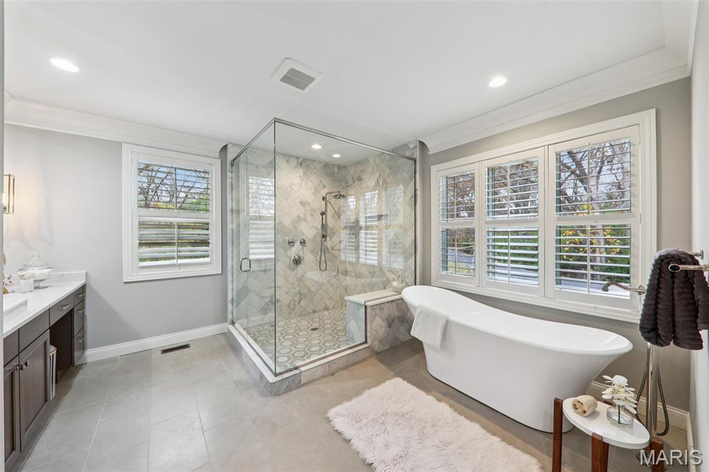 115 Ladue Pine Woods Place