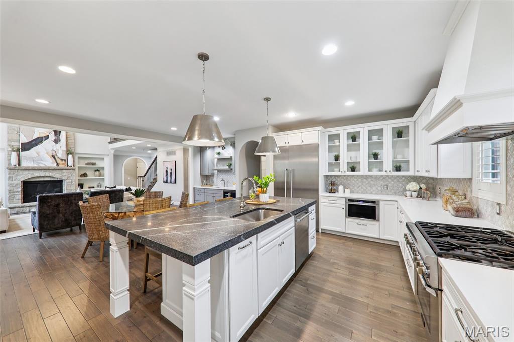 115 Ladue Pine Woods Place