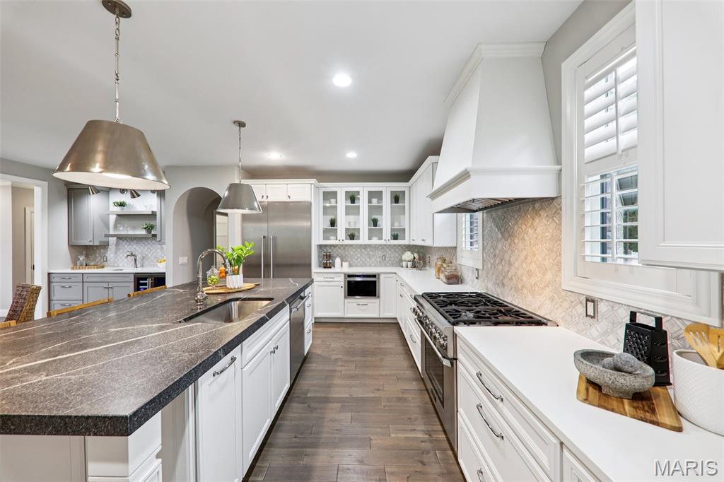 115 Ladue Pine Woods Place