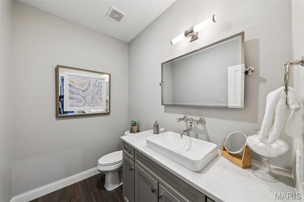 115 Ladue Pine Woods Place