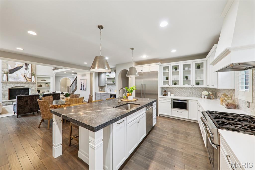 115 Ladue Pine Woods Place