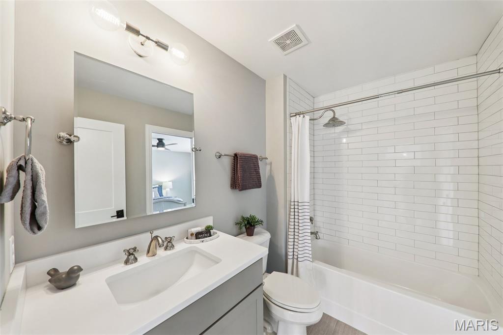 115 Ladue Pine Woods Place