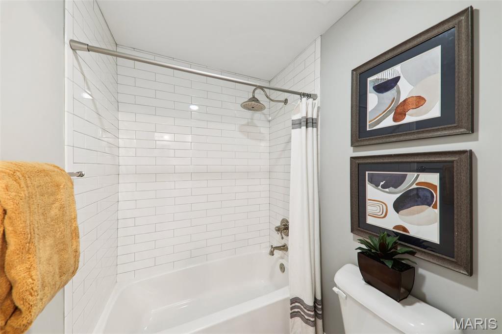 115 Ladue Pine Woods Place