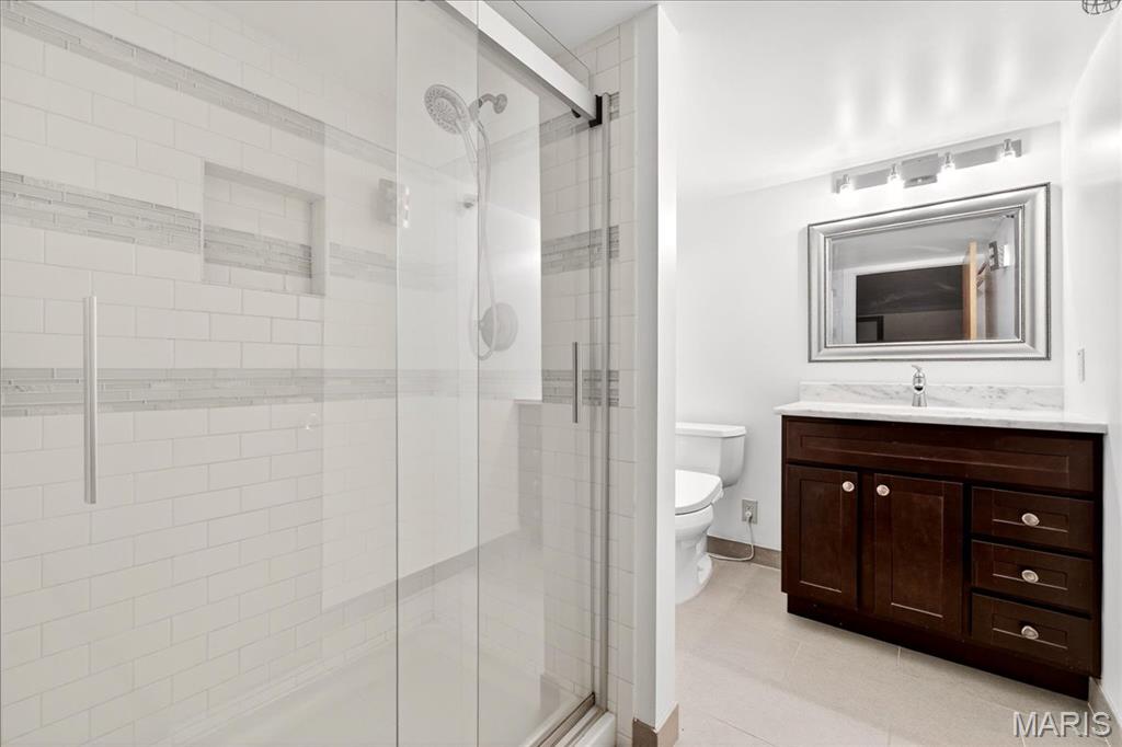 4242 Laclede Avenue Unit: 203