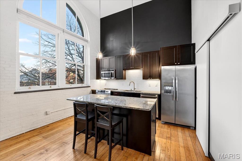 4242 Laclede Avenue Unit: 203