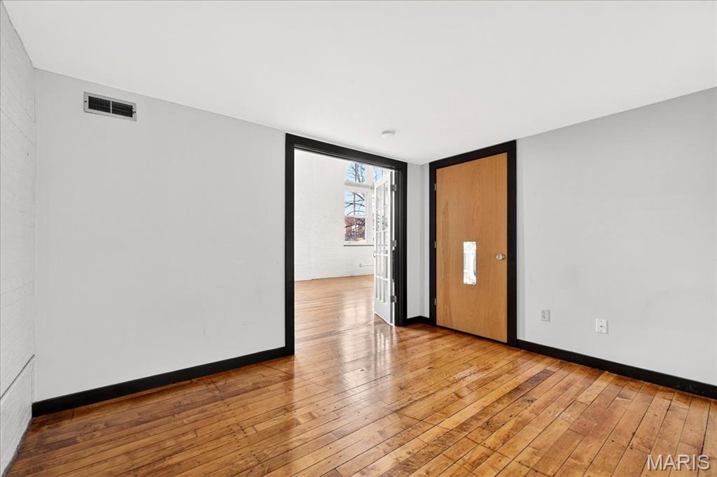 4242 Laclede Avenue Unit: 203