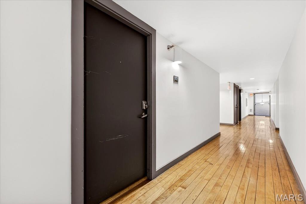 4242 Laclede Avenue Unit: 203