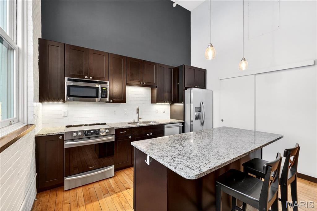 4242 Laclede Avenue Unit: 203