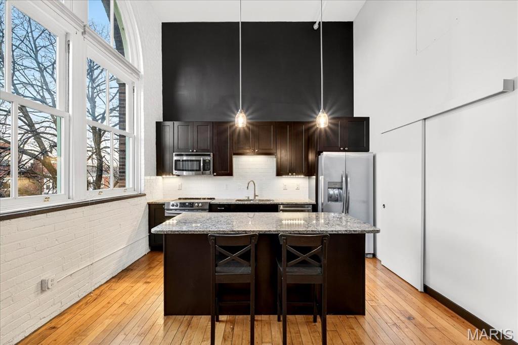 4242 Laclede Avenue Unit: 203