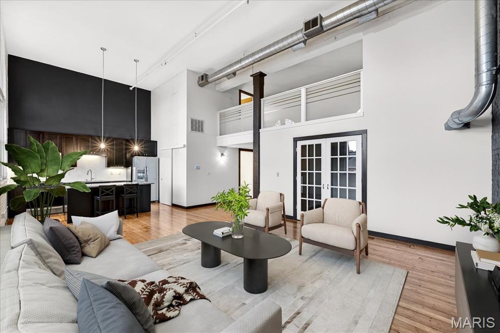 4242 Laclede Avenue Unit: 203