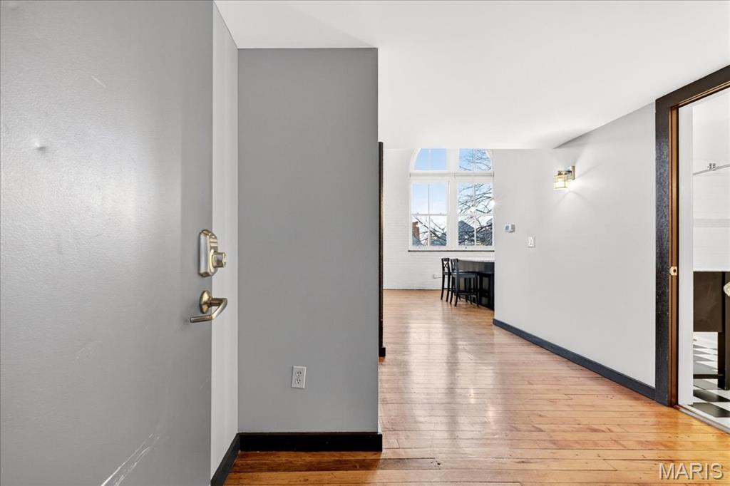 4242 Laclede Avenue Unit: 203