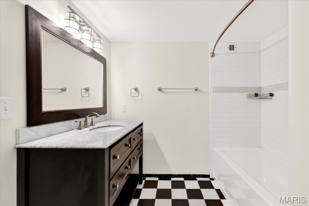 4242 Laclede Avenue Unit: 203