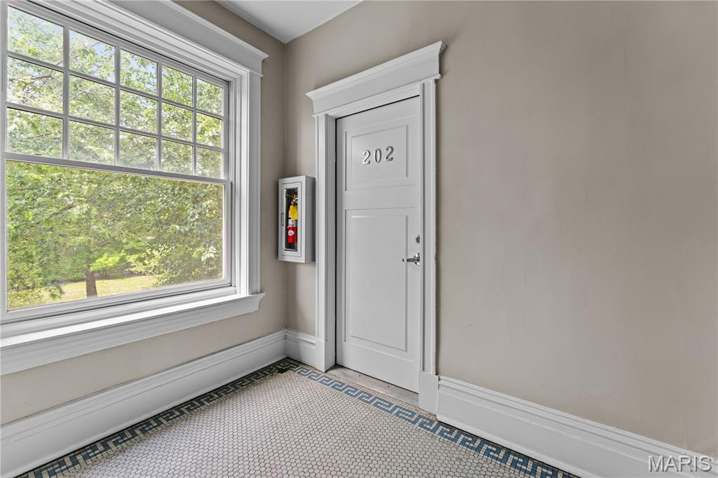 6101 Washington Boulevard Unit: 202