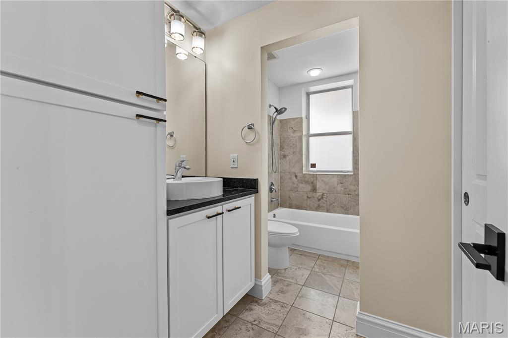 6101 Washington Boulevard Unit: 202