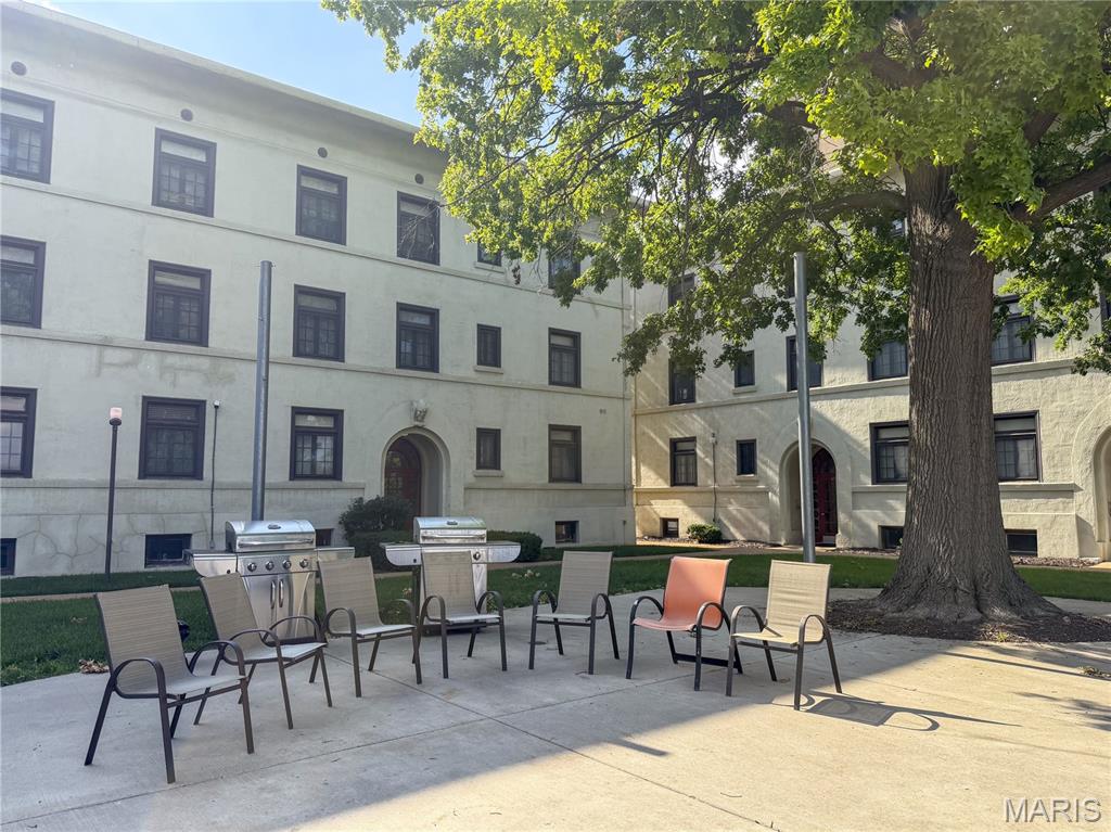 601 Westgate Avenue Unit: 601E