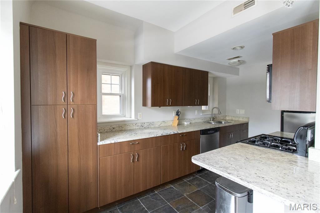 601 Westgate Avenue Unit: 601E
