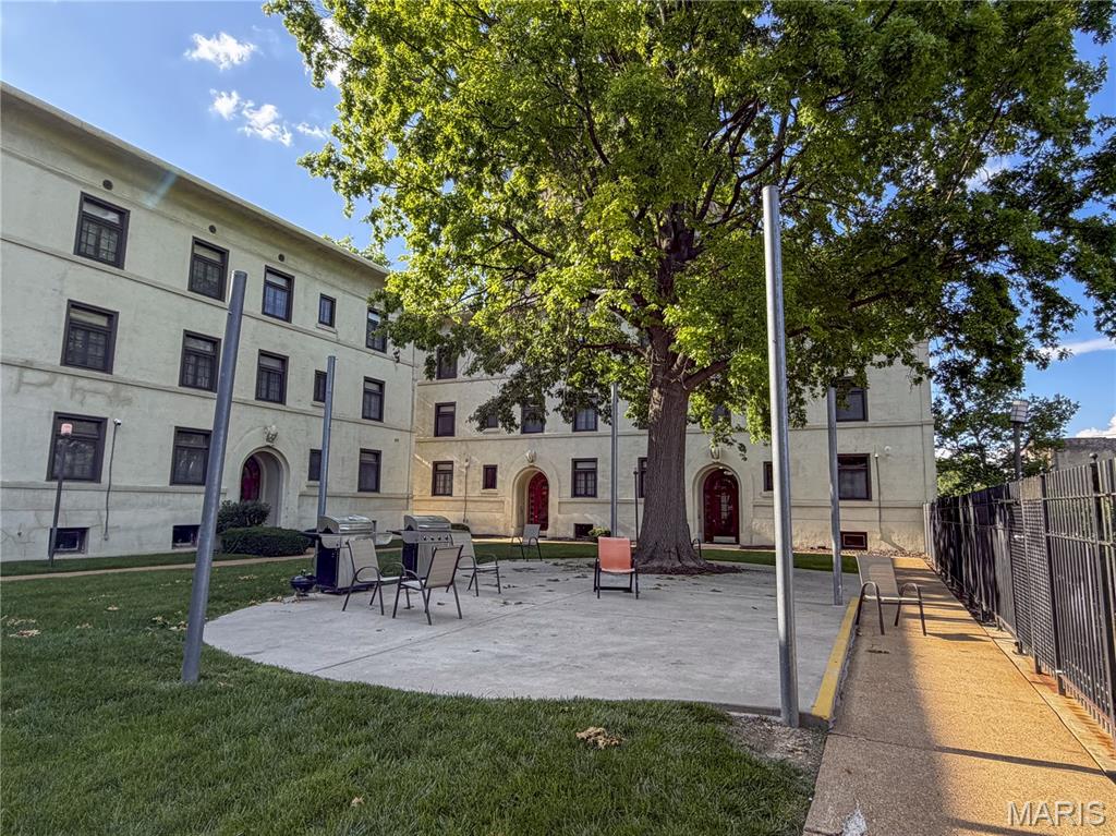 601 Westgate Avenue Unit: 601E