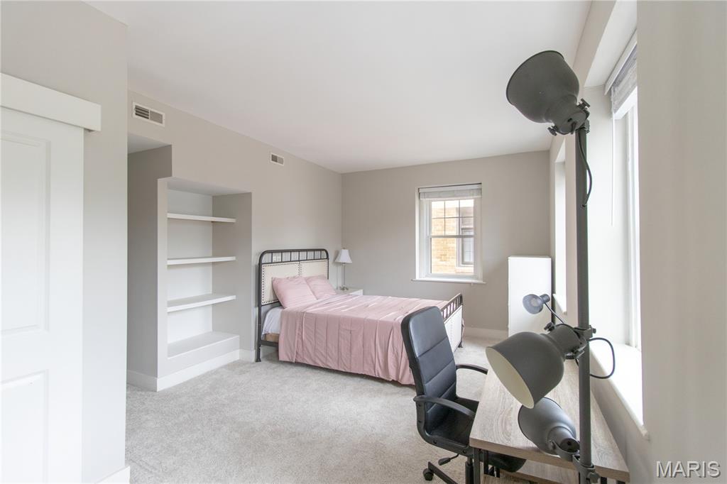 601 Westgate Avenue Unit: 601E