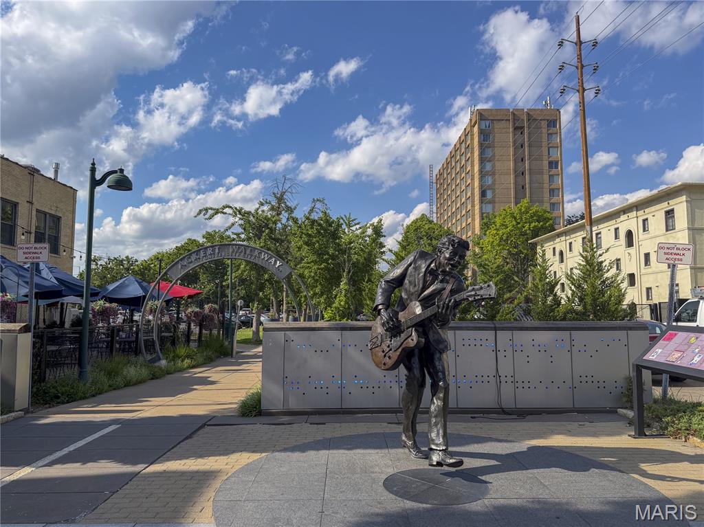 601 Westgate Avenue Unit: 601E