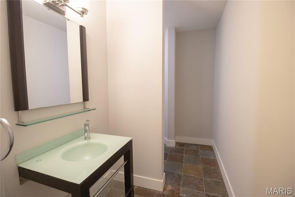 601 Westgate Avenue Unit: 601E
