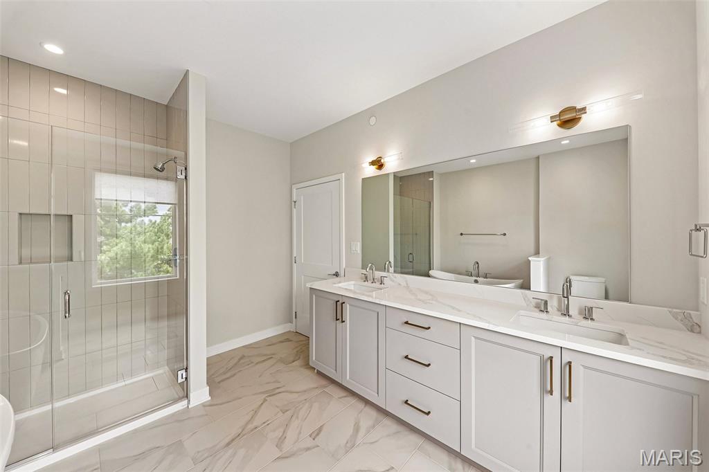 1181 Noa Lane Unit: 33