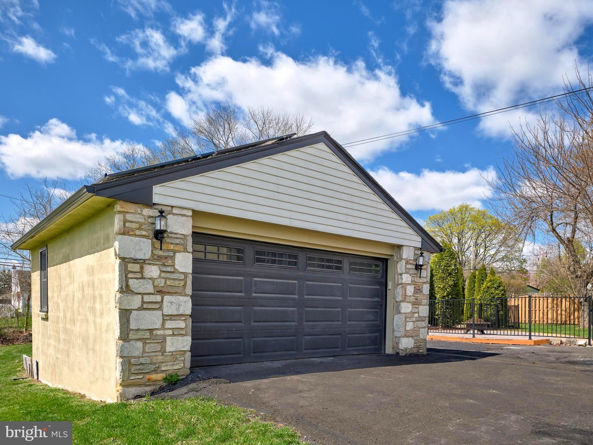 770 Sweetbriar Dr