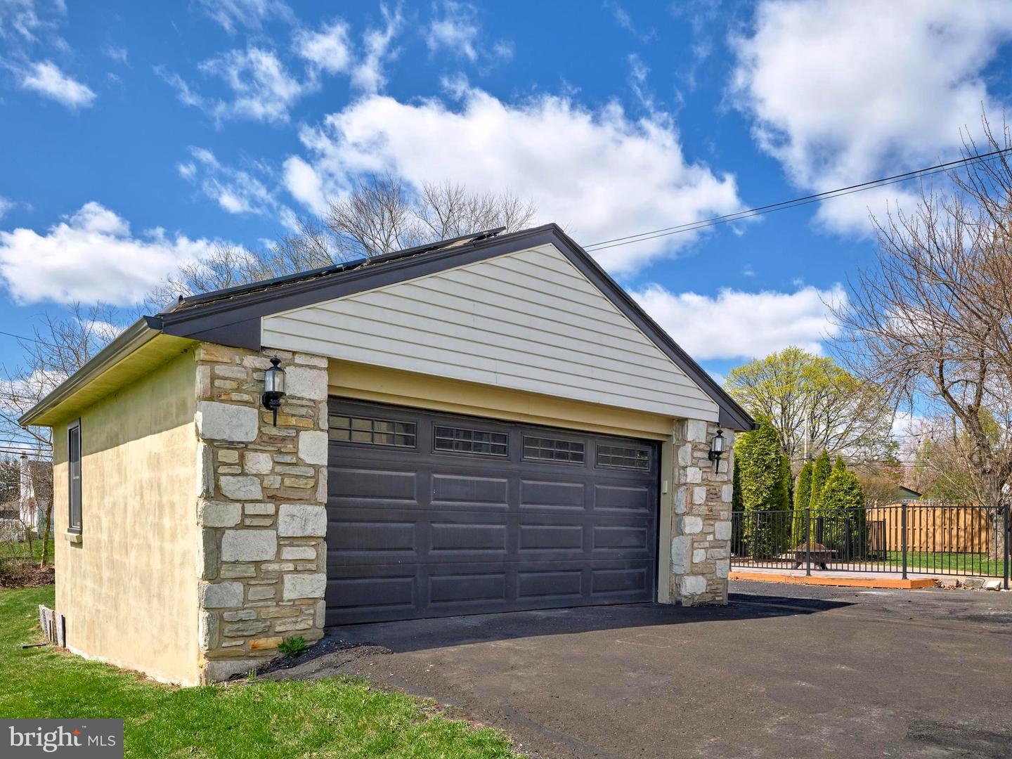 770 Sweetbriar Dr