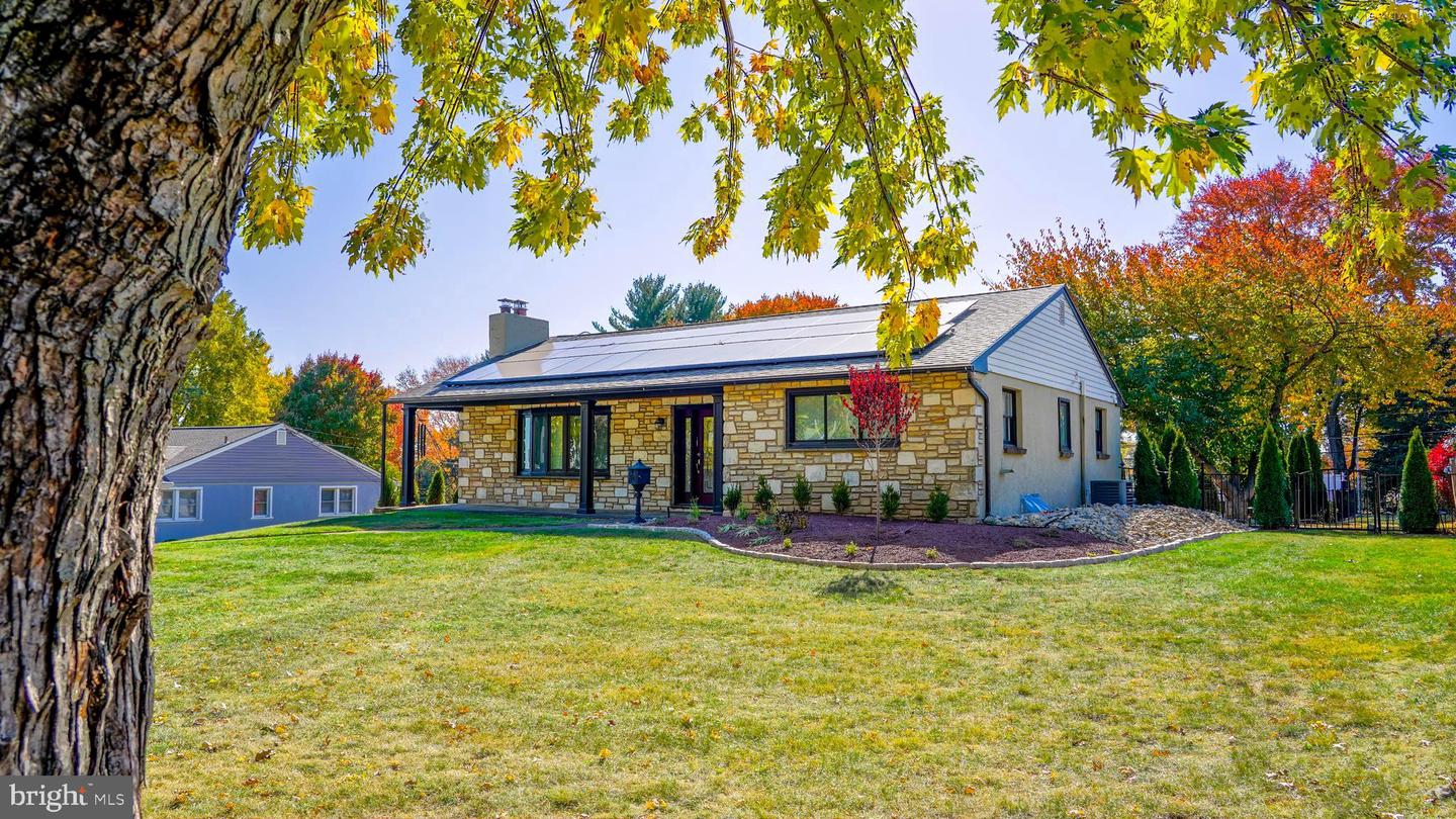 770 Sweetbriar Dr